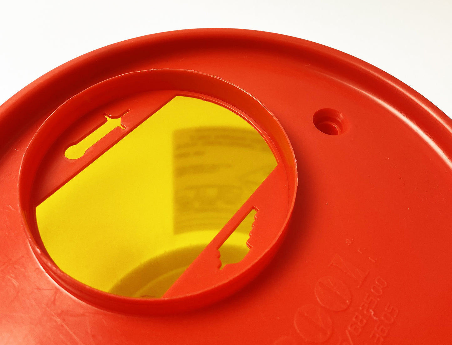 Disposable container for needles and sharps, volume 1.5 l